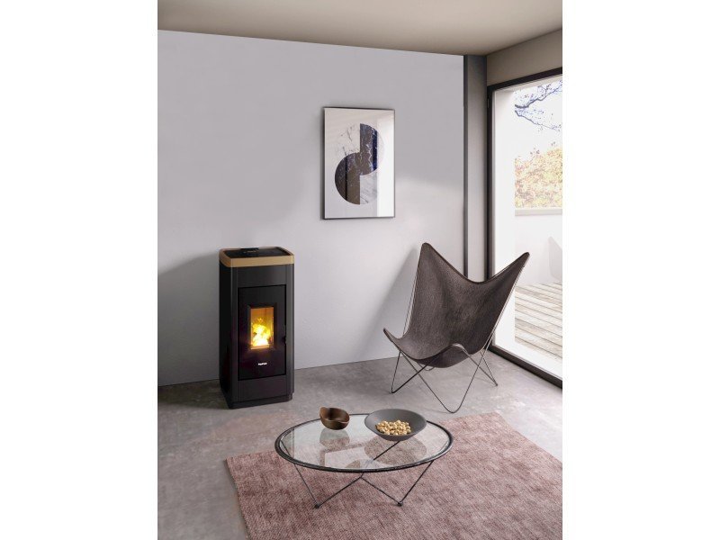 Freepoint LIFE Pelletofen 8,5 kW – Schwarz-Gold, raumluftunabhängig mit WLAN – Bild 2