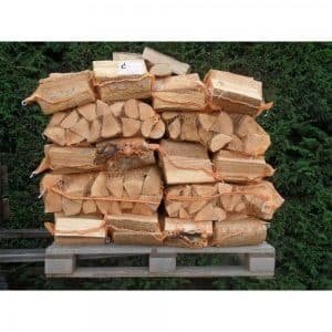 Eschen-Kaminholz 25 cm, 40 Säcke à 8 kg – trocken, handlich abgepackt
